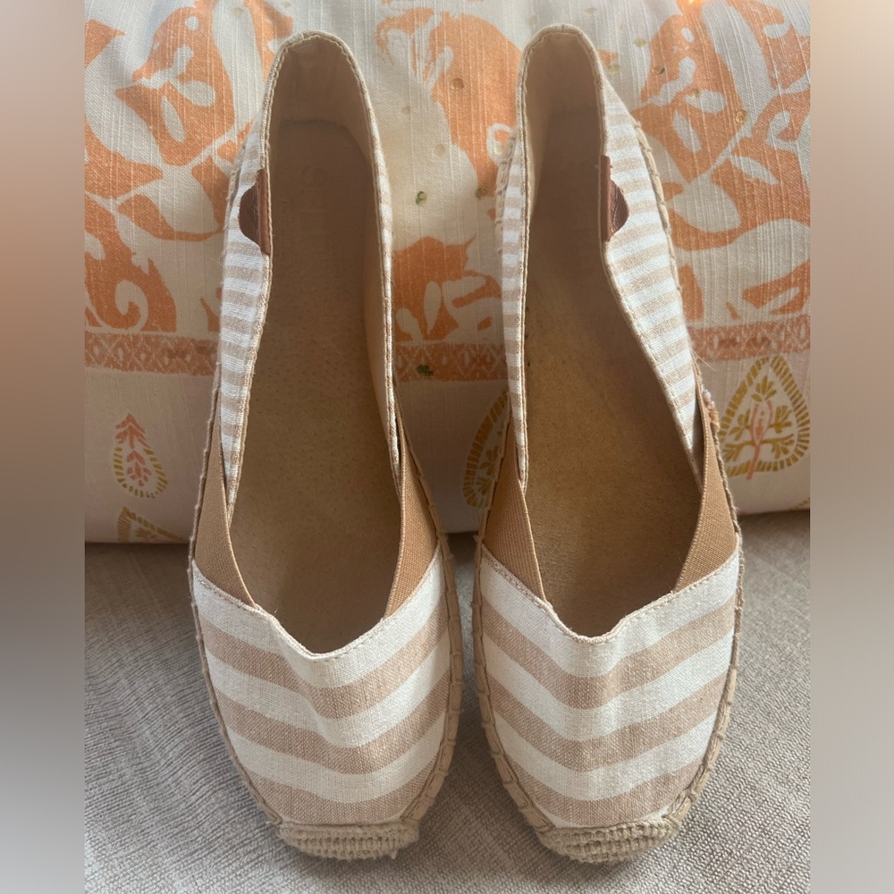NWOT Sperry Katama Tan and White Stripe Espadrilles. Women’s Size: 8.